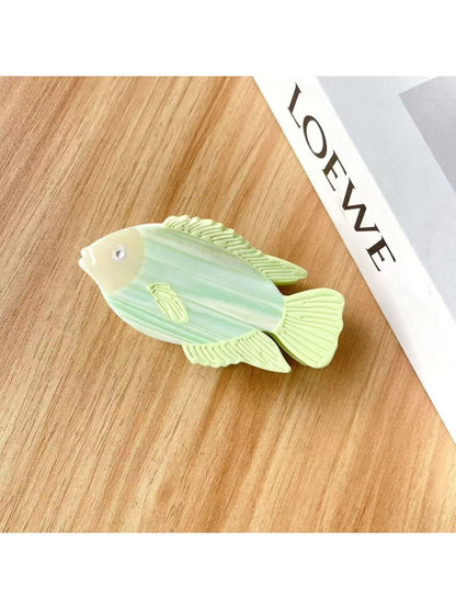 Beau minimalist hair claw clip placed on wooden surface