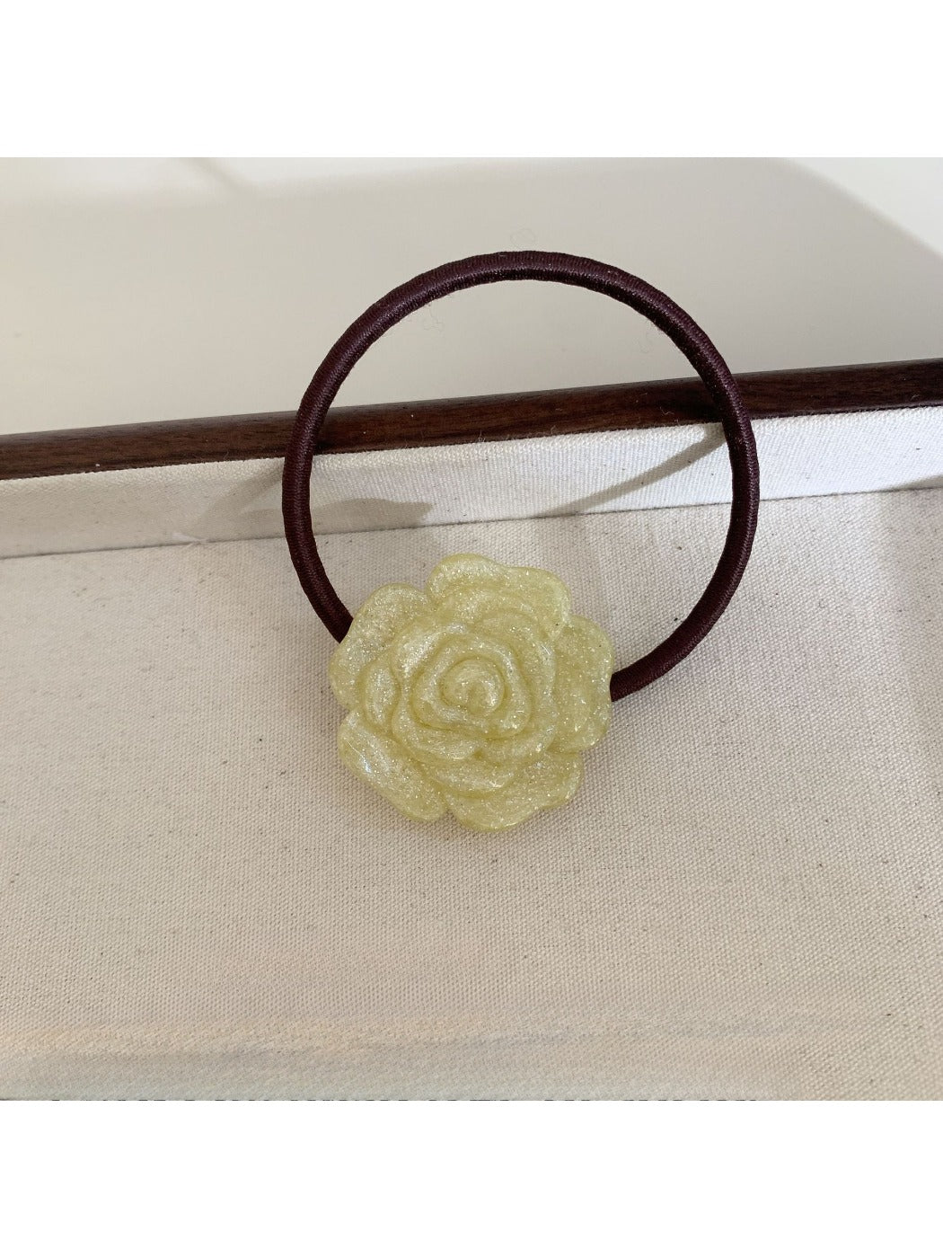 Gifty - Minimalist Flower Hair Tie