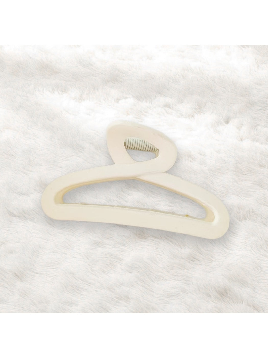 Beau - Matte Hollow Geometric Plastic Hair Claw Clip