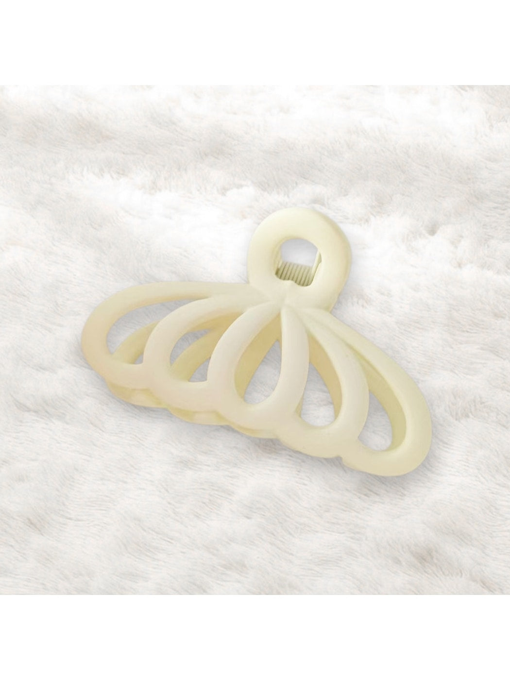 Beau - Hollow Fan Shape Plastic Hair Claw Clip