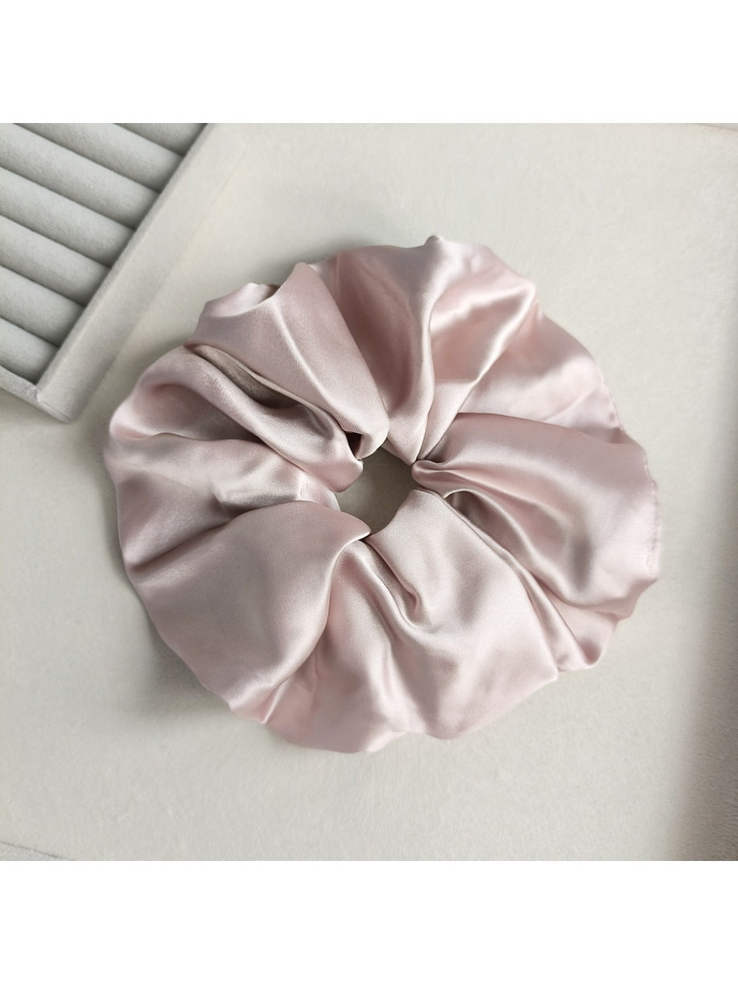 Gifty - Elegant Solid Color Satin Scrunchie