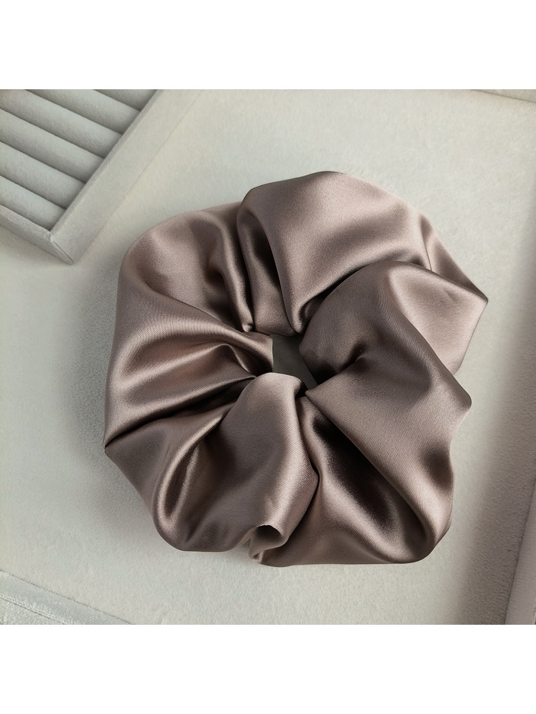 Gifty - Elegant Solid Color Satin Scrunchie