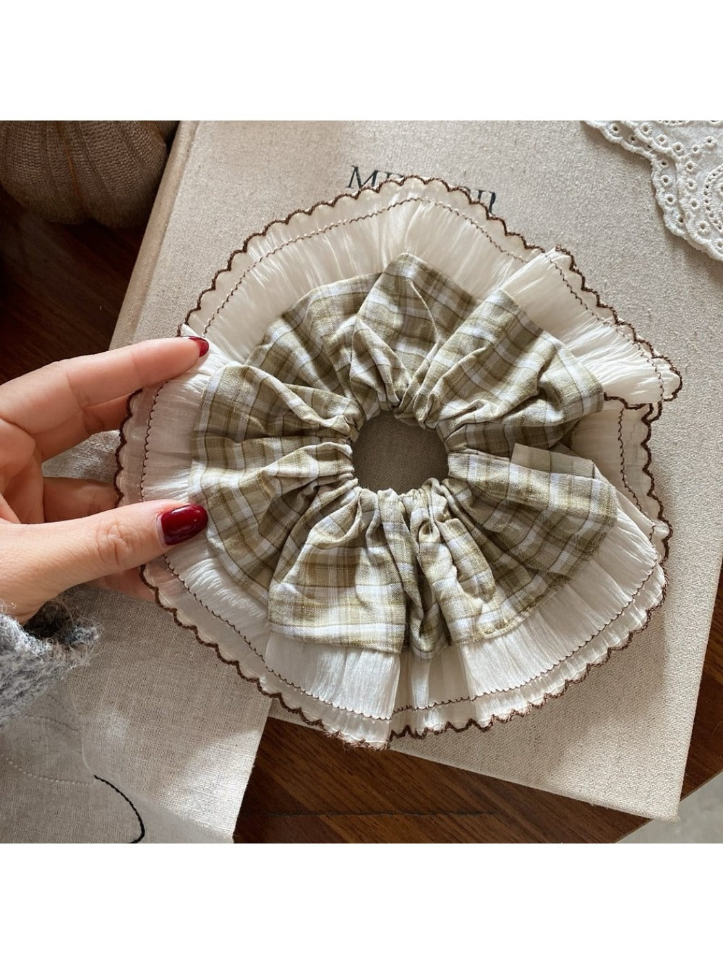 Gifty - Sweet Elegant Lace Scrunchie