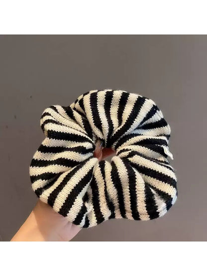Gifty - Vintage Knitted Striped Hair Loop