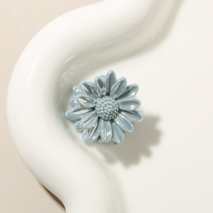 Beau - Minimalist Petal Shape Floral Claw Hair Clip