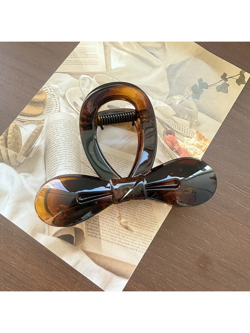 Beau - Cutout Bow Tie Hair Claw Clip