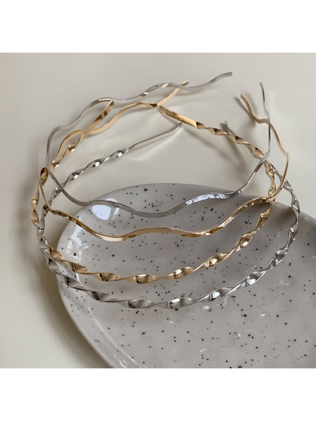 Gifty - Simple Vintage Wave Headband
