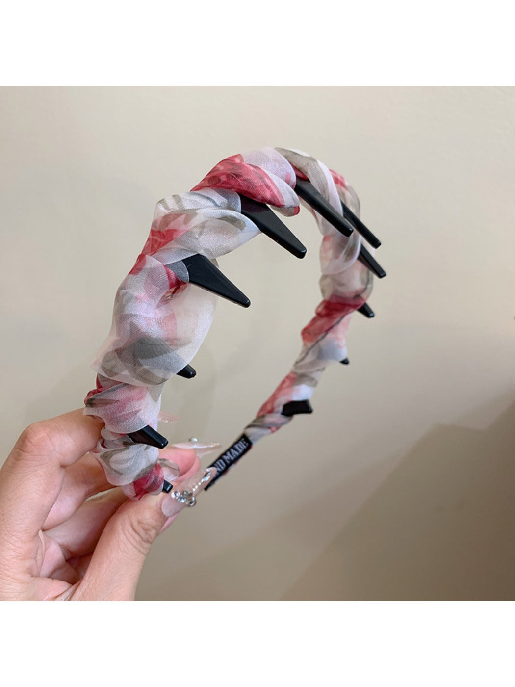 Model wearing Gifty elegant floral print headband with loose hair, styled casually