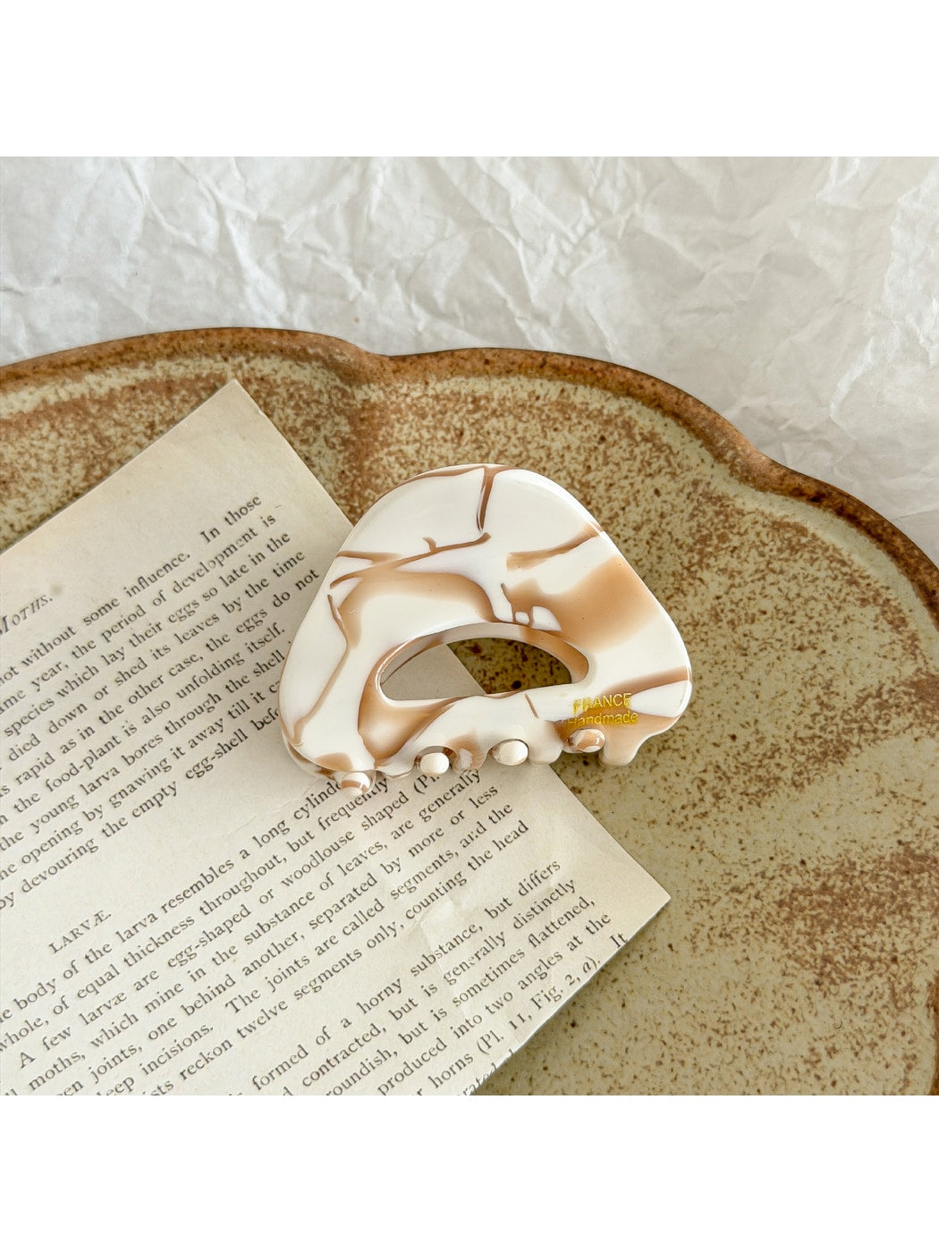 Beau - Semi Round Hollow Acetate Geometric Claw Clip
