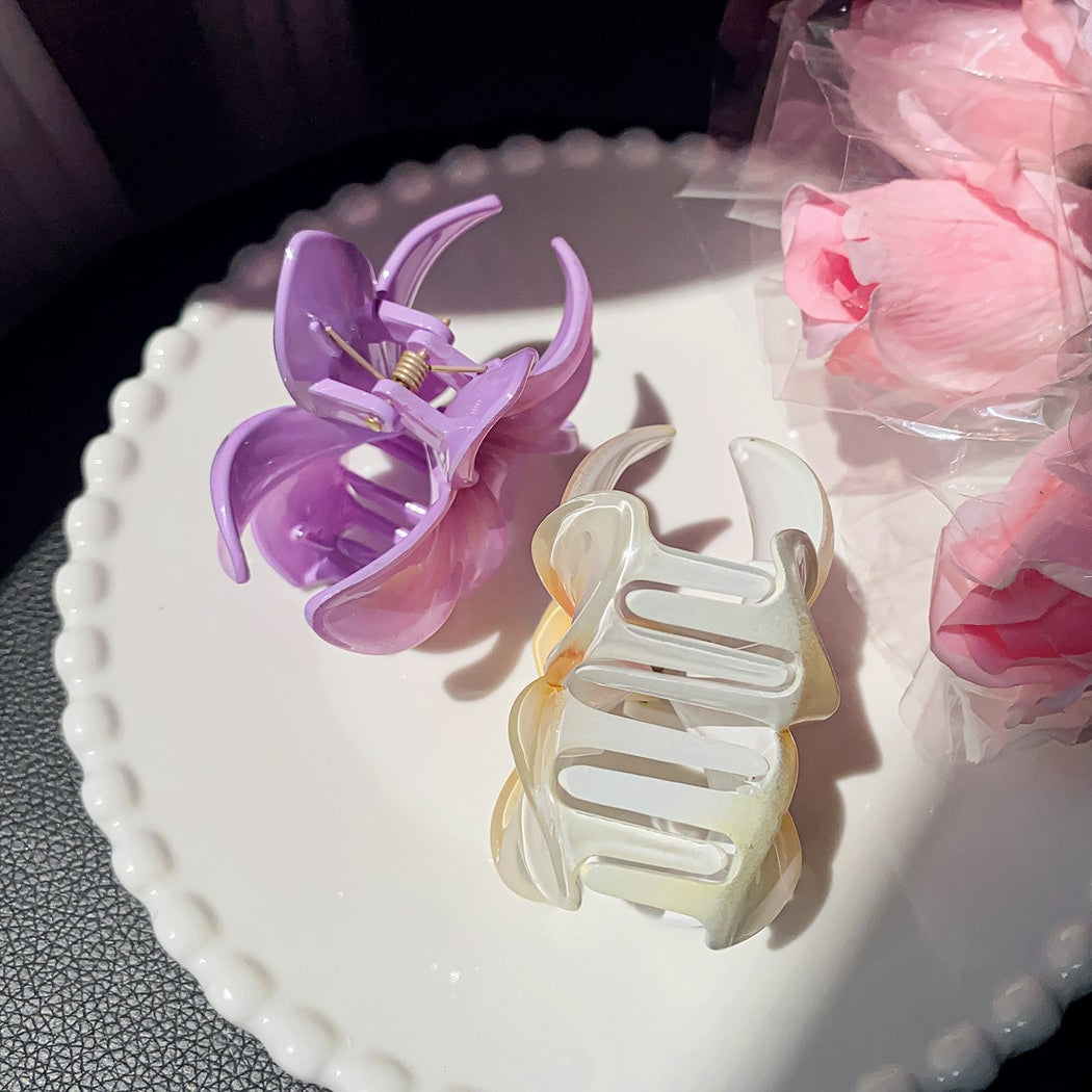 Beau - Bright Flower Shaped Glossy Claw Clip