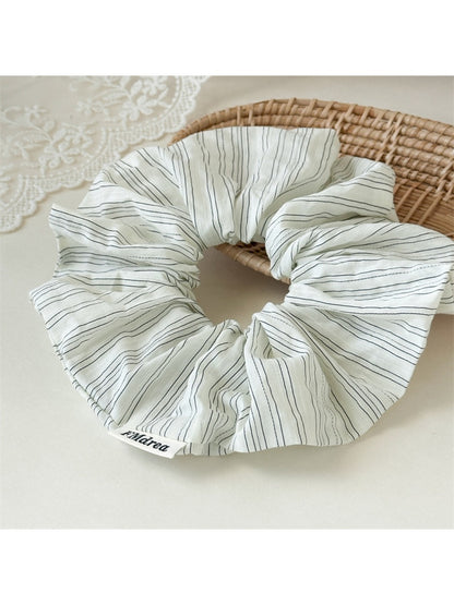 Gifty - Trendy Blue and White Striped Scrunchie