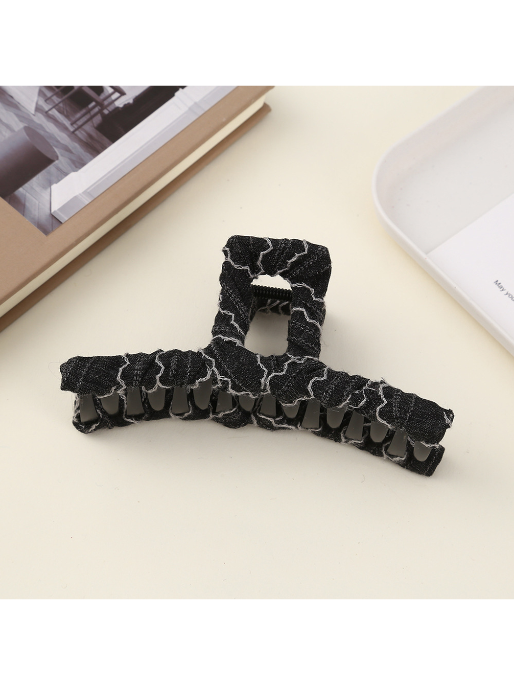 Beau - Large Line Detail Geometric Claw Clip