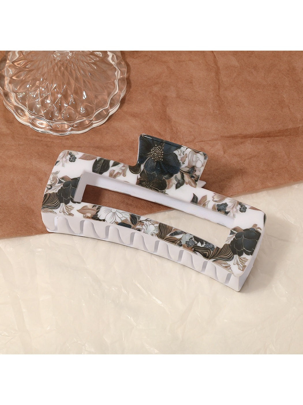 Beau - Classic Floral Pattern Hair Clip