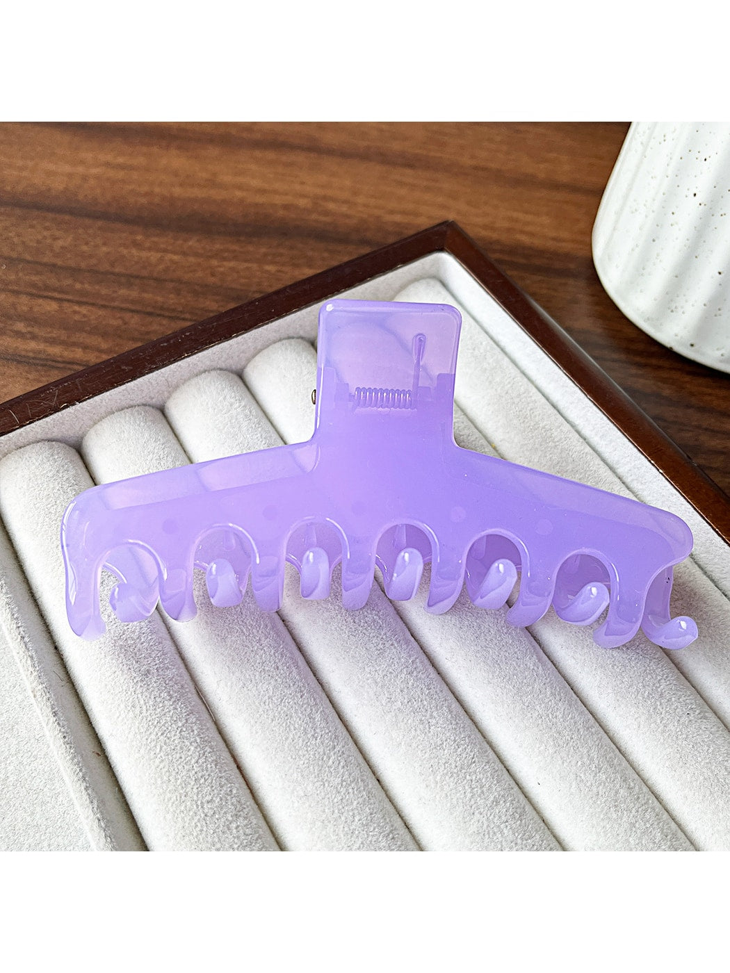 Beau - Minimalist Solid Color Plastic Claw Clip