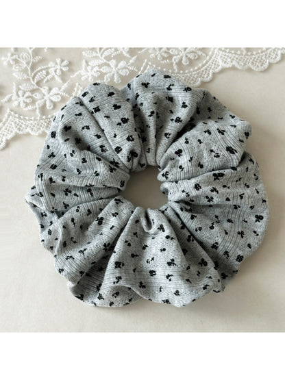 Gifty - Trendy Floral Hair Scrunchie