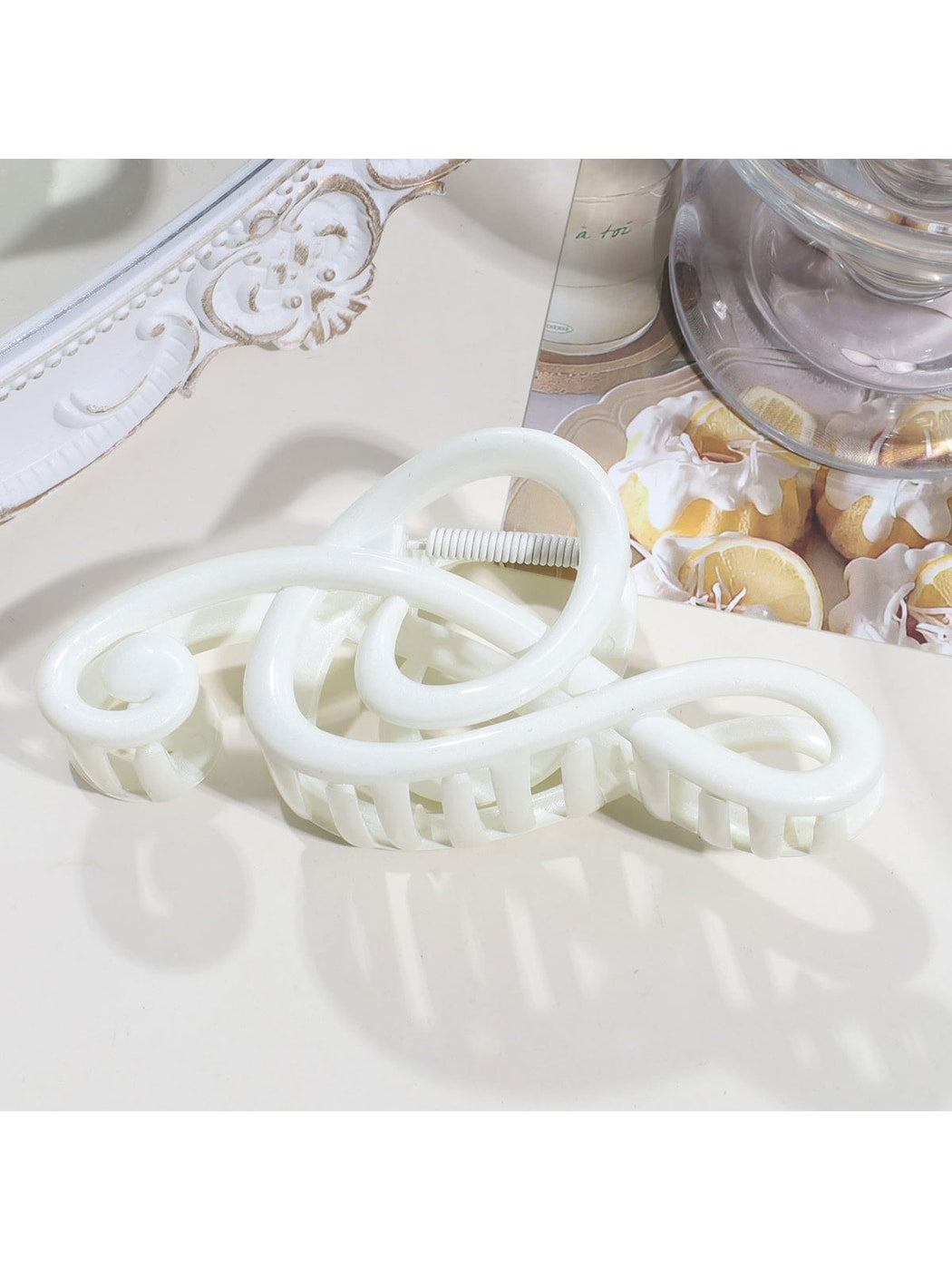 Beau - Acrylic Alloy Music Note Statement Claw Clip