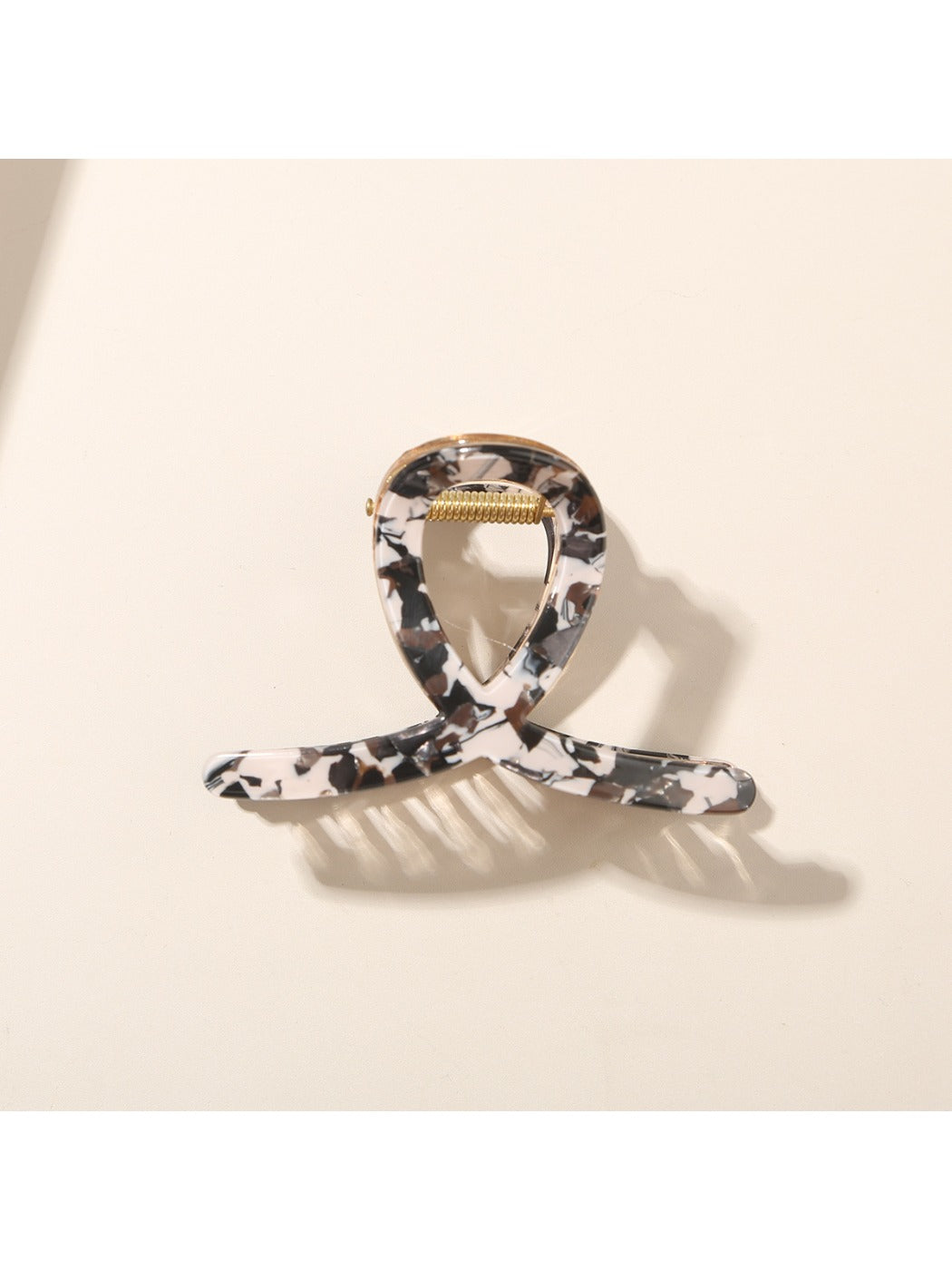 Beau - Minimalist Crisscross Claw Clip
