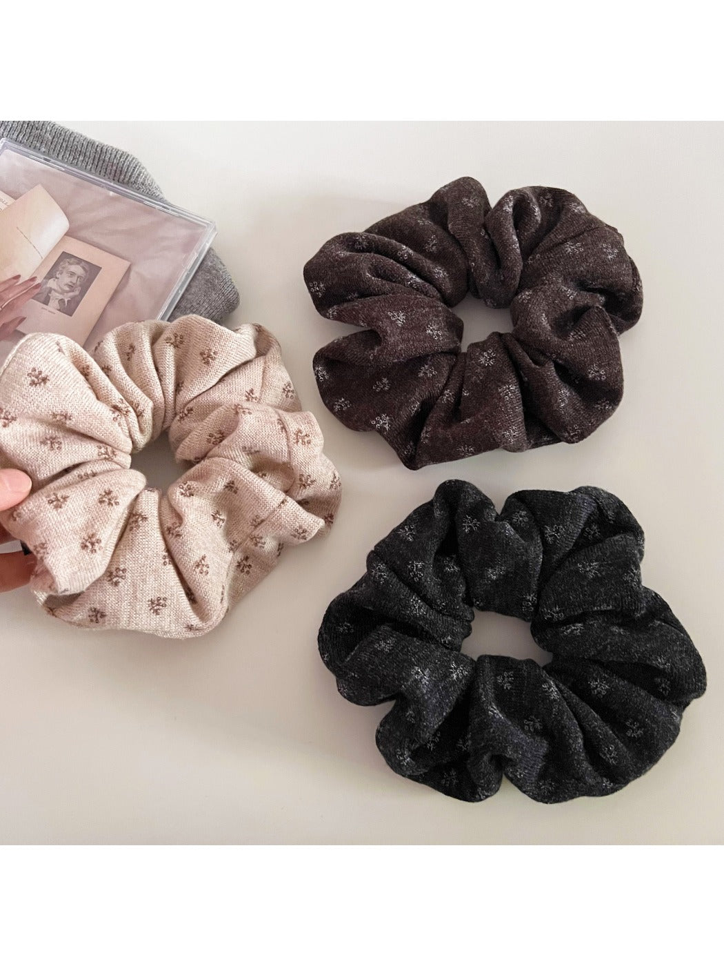 Gifty - Floral Knit Hair Scrunchie Hair Tie