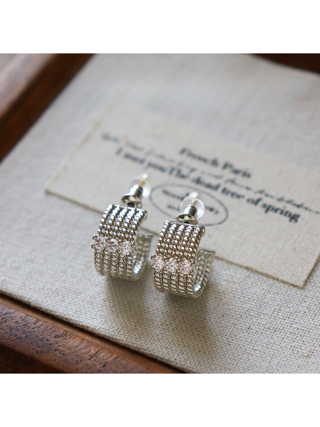 Earedge - Textured Knot Design Fashion Stud Earrings