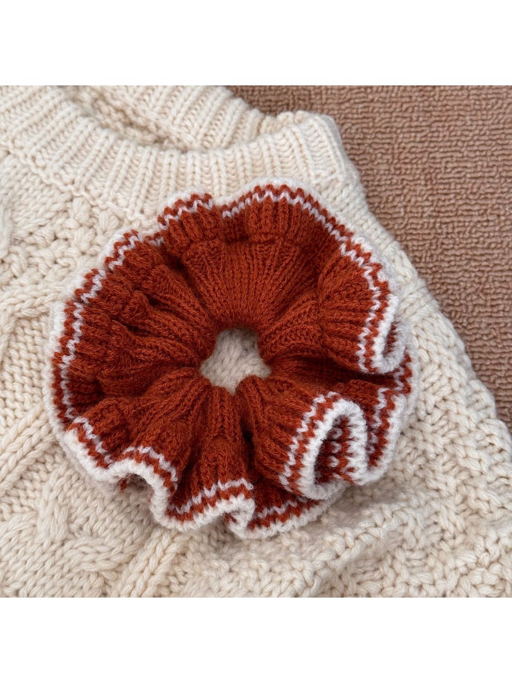 Gifty - Cute Knit Color Edge Scrunchie