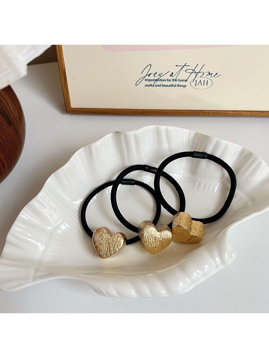 Gifty - Minimalist Heart Charm Hair Tie