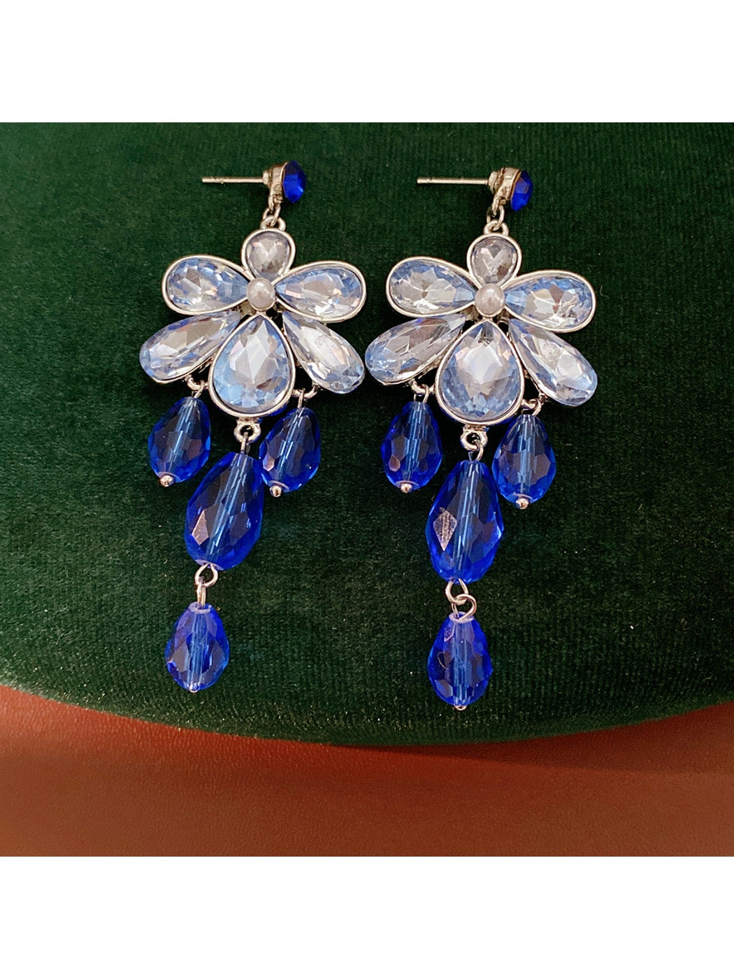 Earedge - Vintage Teardrop Floral Dangle Earrings