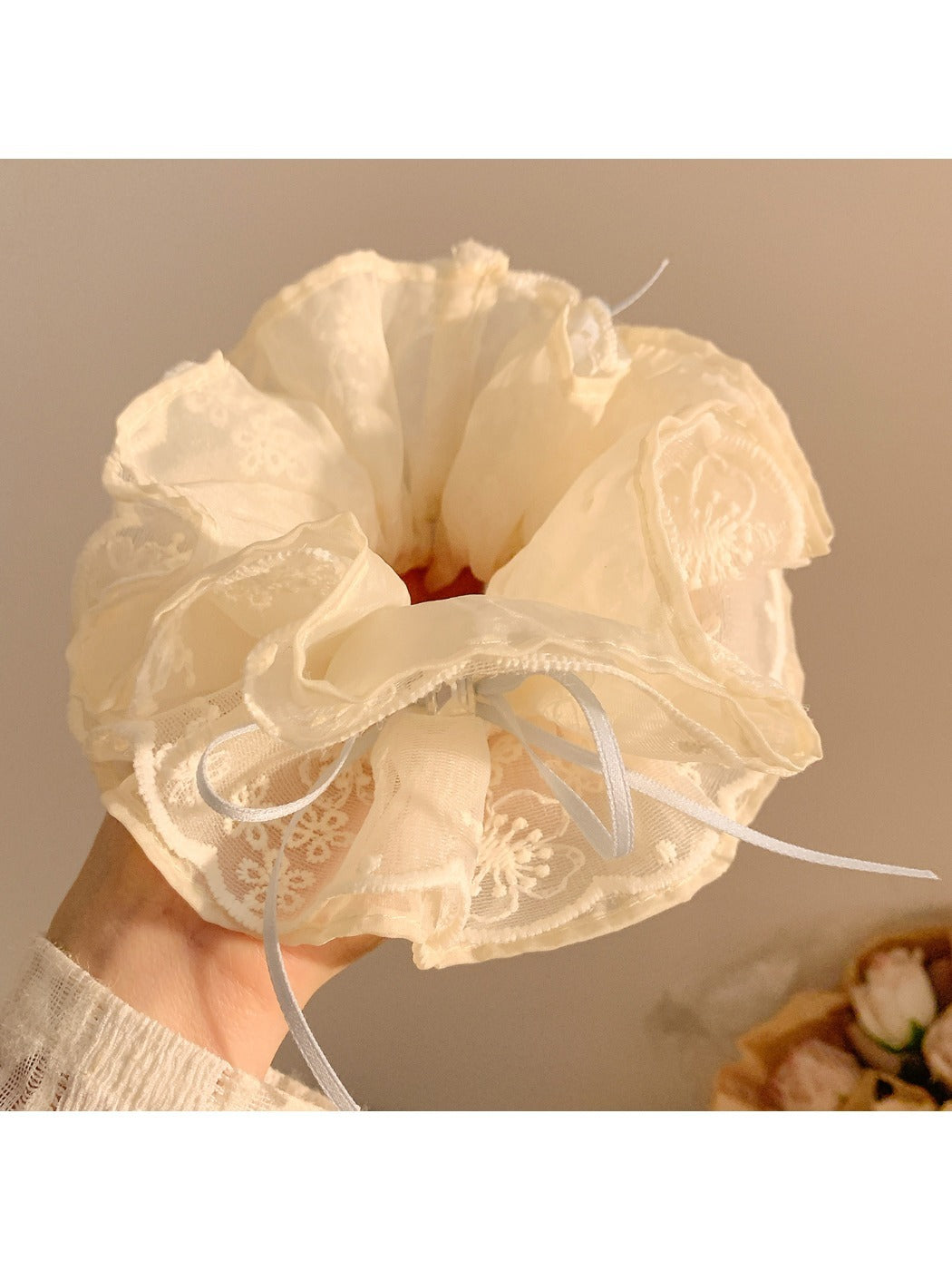 Gifty double layer tulle scrunchie styled in a ponytail on model