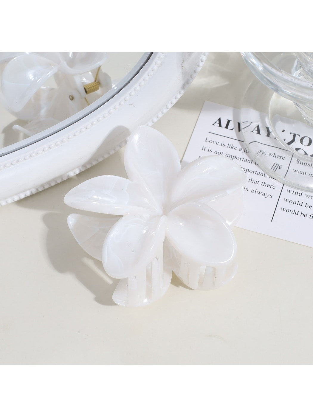 Beau - Petal Shape Plastic Alloy Fashion Claw Clip