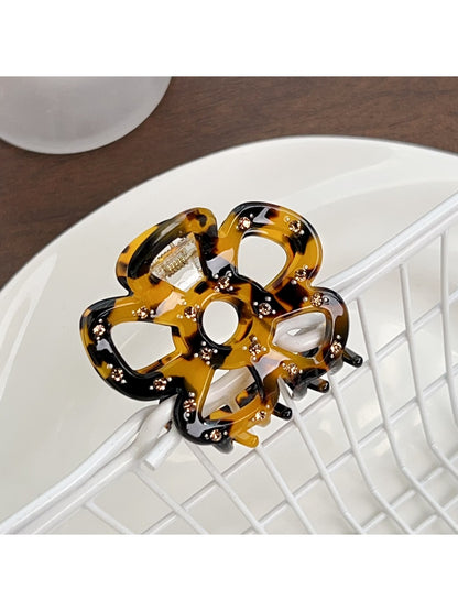 Beau hair claw clip shown from bottom angle highlighting clip teeth