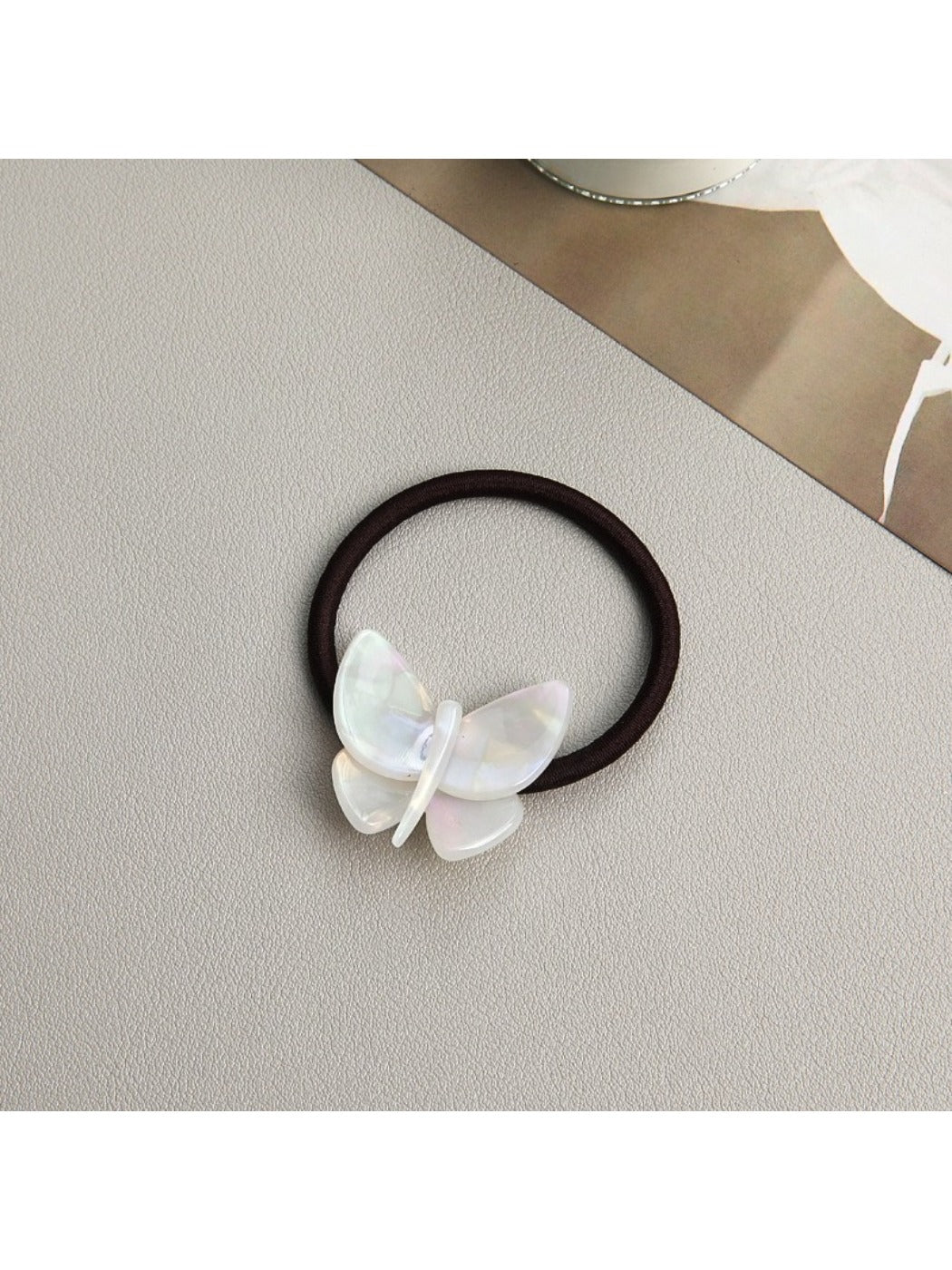 Gifty - Solid Colored Butterfly Hair Tie