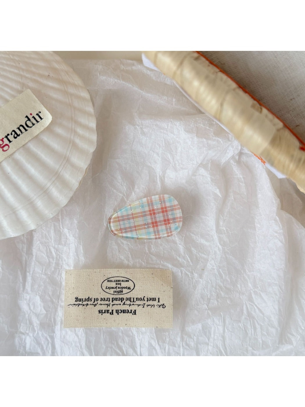 Beau - Sweet Teardrop Duckbill Acrylic Hair Clip