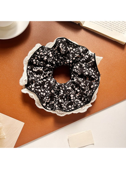 Gifty - Elegant Ditsy Floral Lace Trim Scrunchie