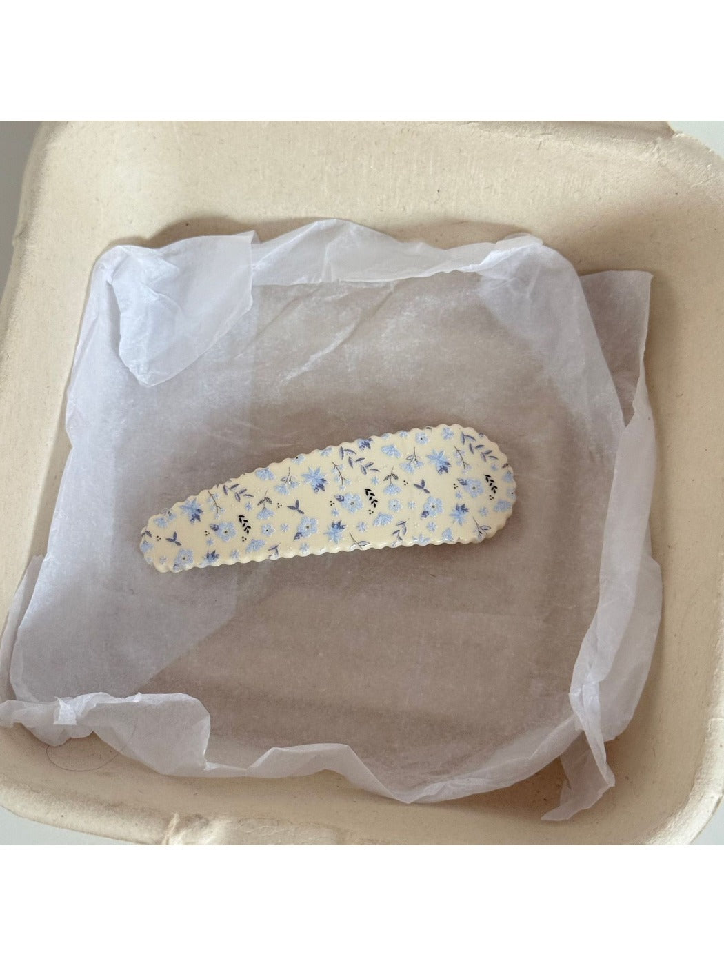 Beau - Oval Star Shaped Floral Print Hair Clip