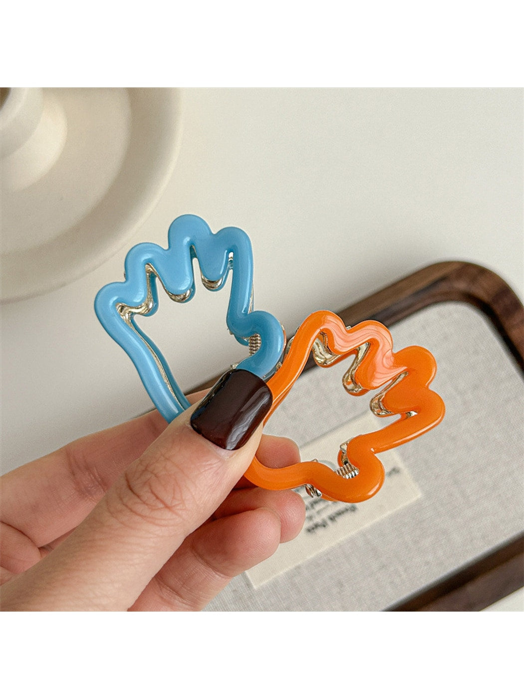 Beau - Simple Hand Silhouette Acetate Claw Clip