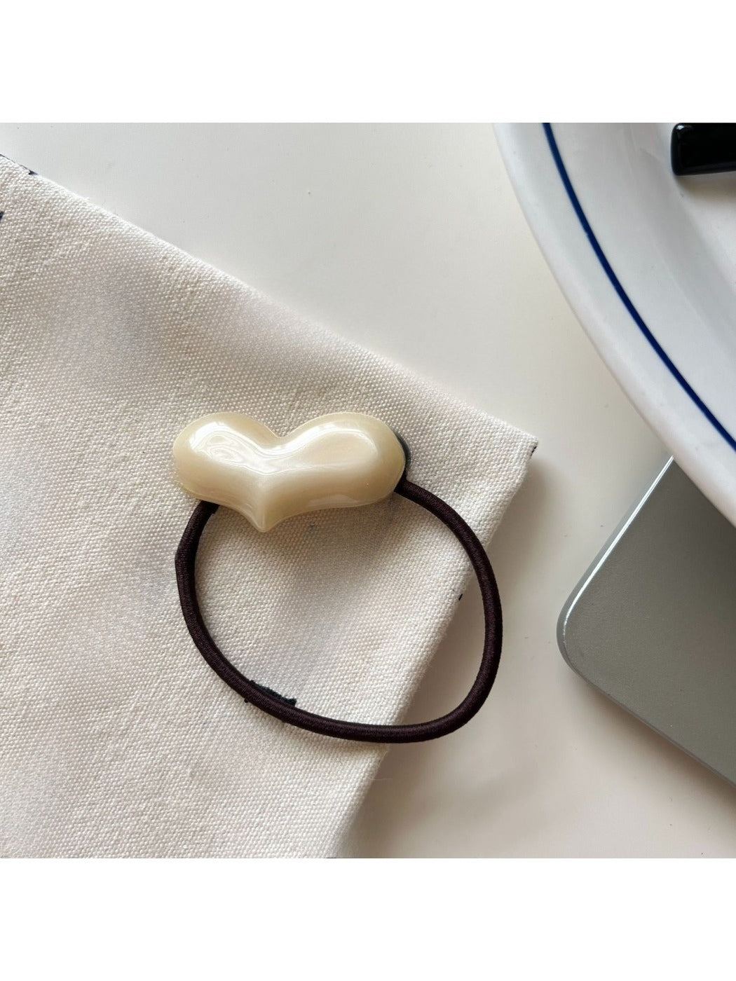 Gifty - Trendy Heart Shaped Acetate Hair Tie