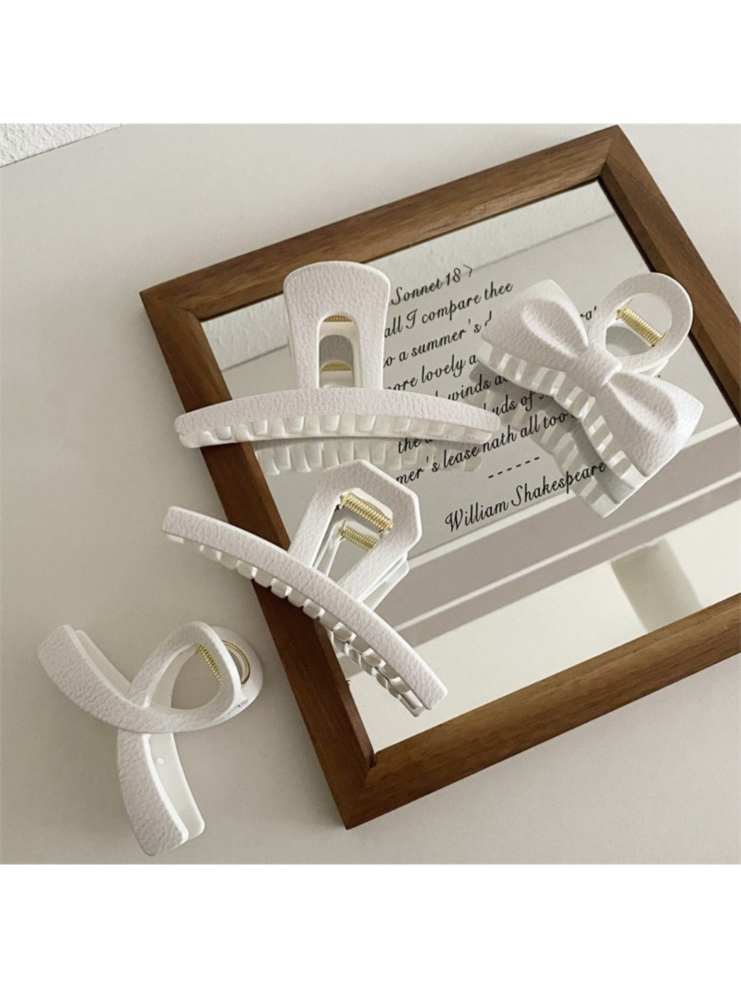 Beau - Elegant White Hair Claw Clip