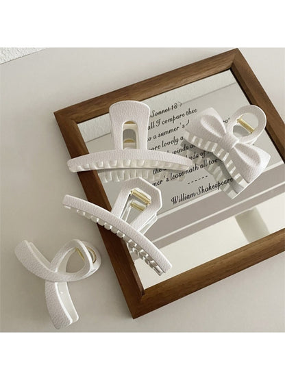 Beau - Elegant White Hair Claw Clip