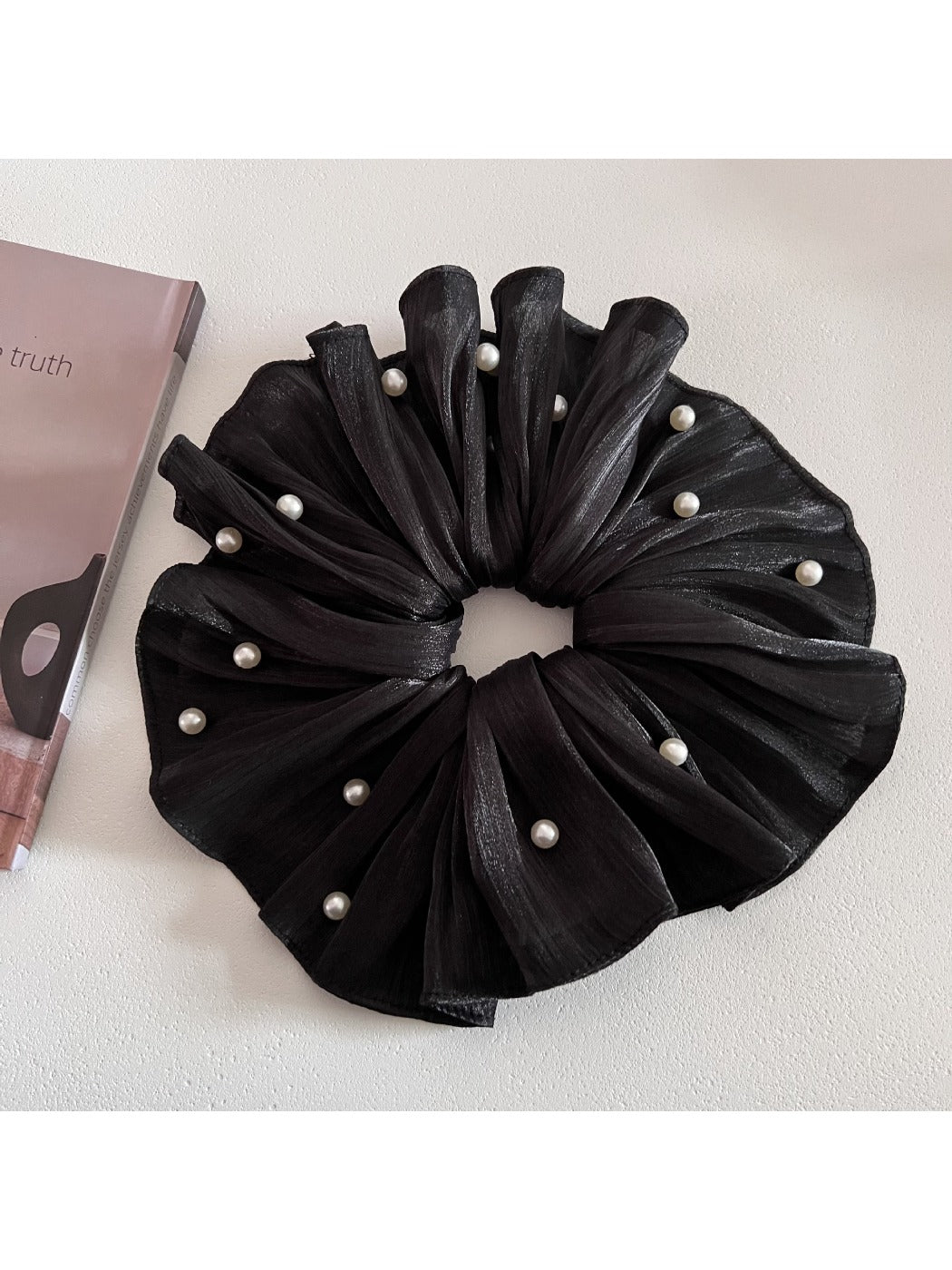 Gifty - Chic Vintage Glowing Scrunchie