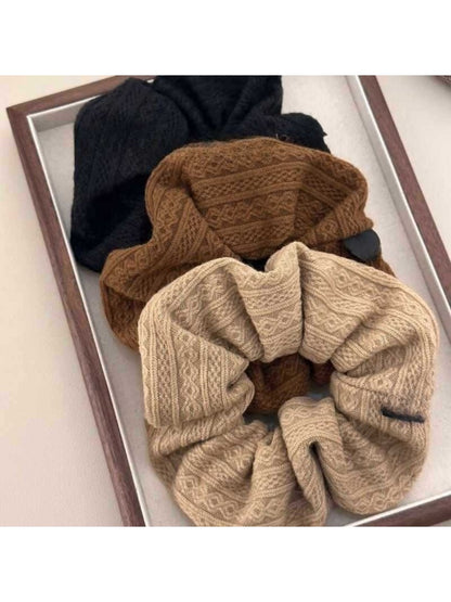 Gifty - Vintage Fabric Scrunchie Hair Tie