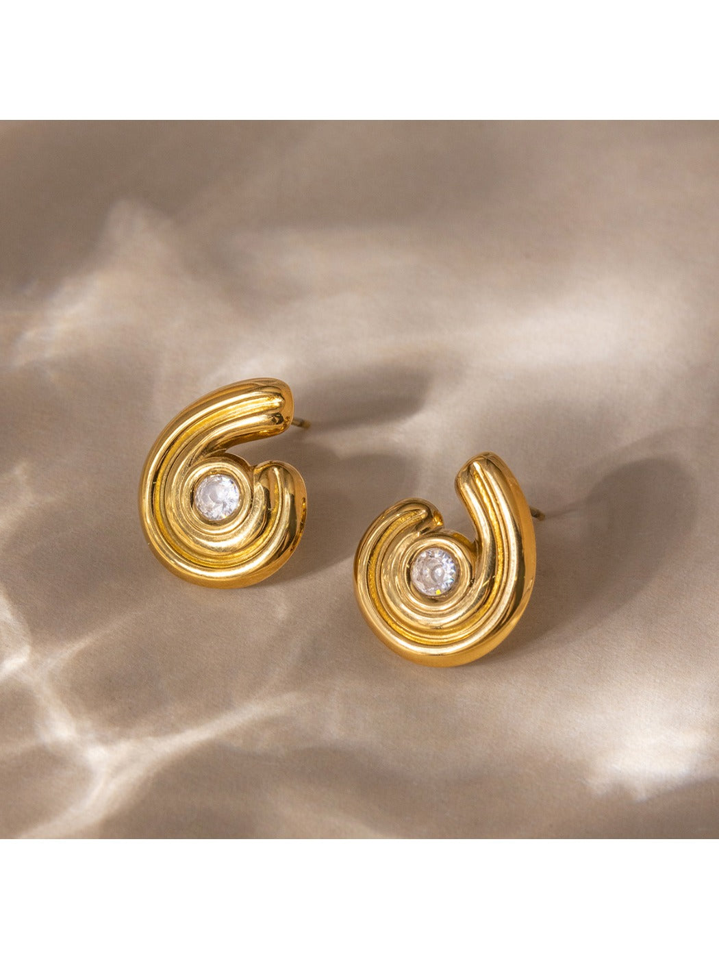Earedge - Chic Twisted C-Hoop Earrings