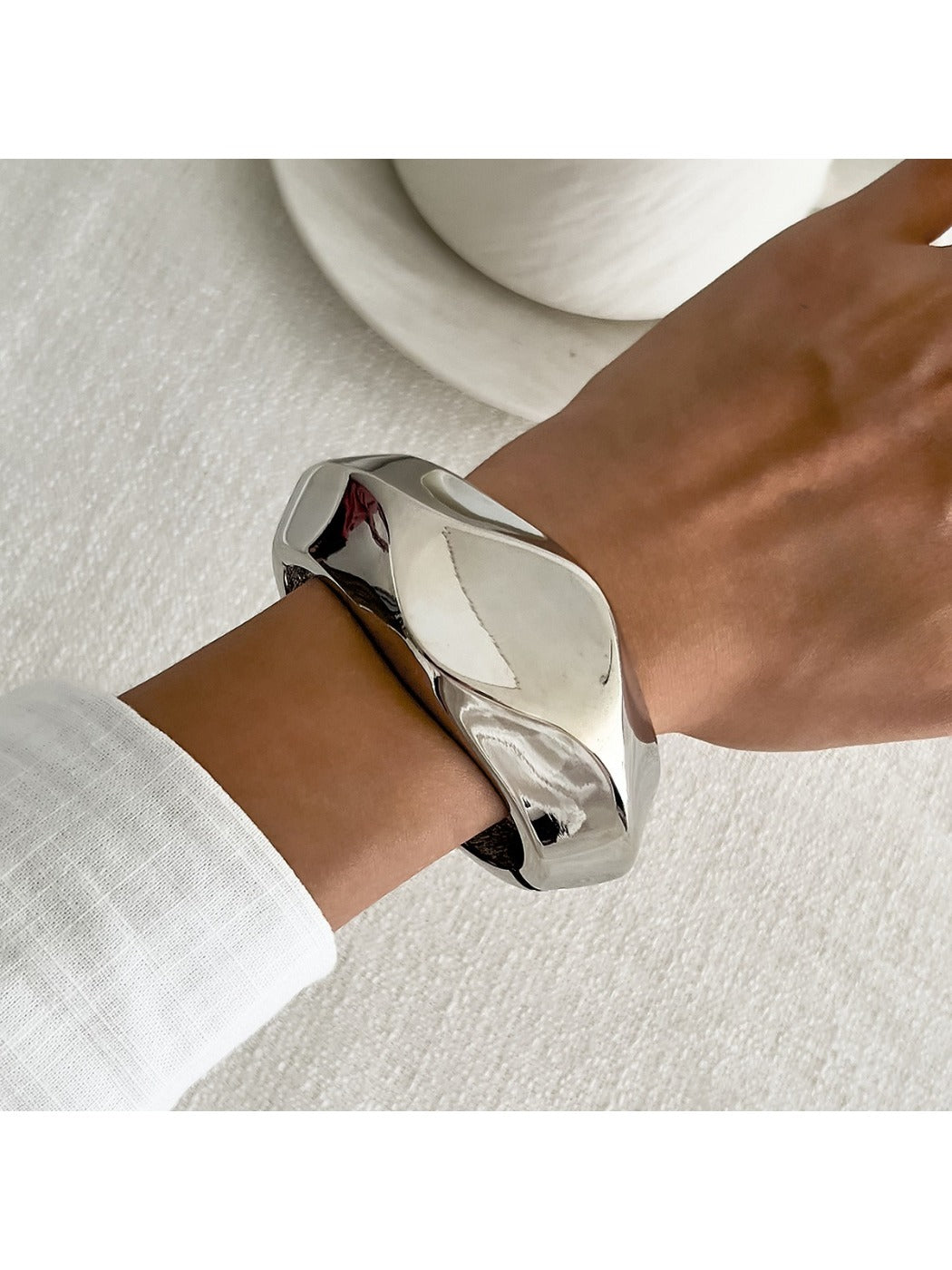 Lovra - Irregular Wide Band Bracelet