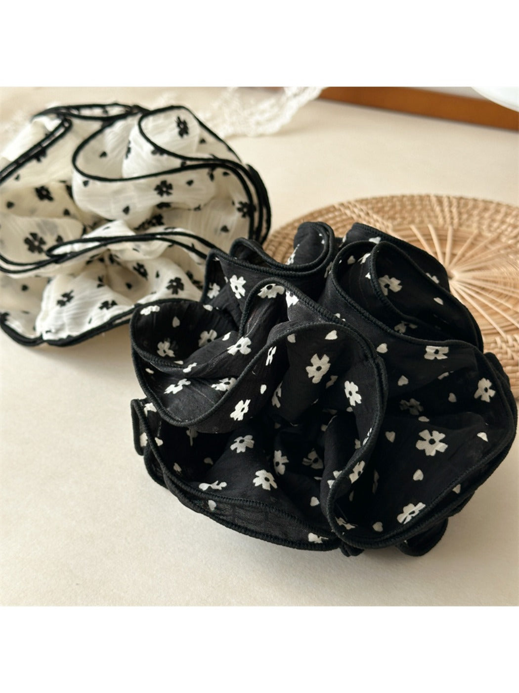 Gifty - Vintage Floral Forest Scrunchie
