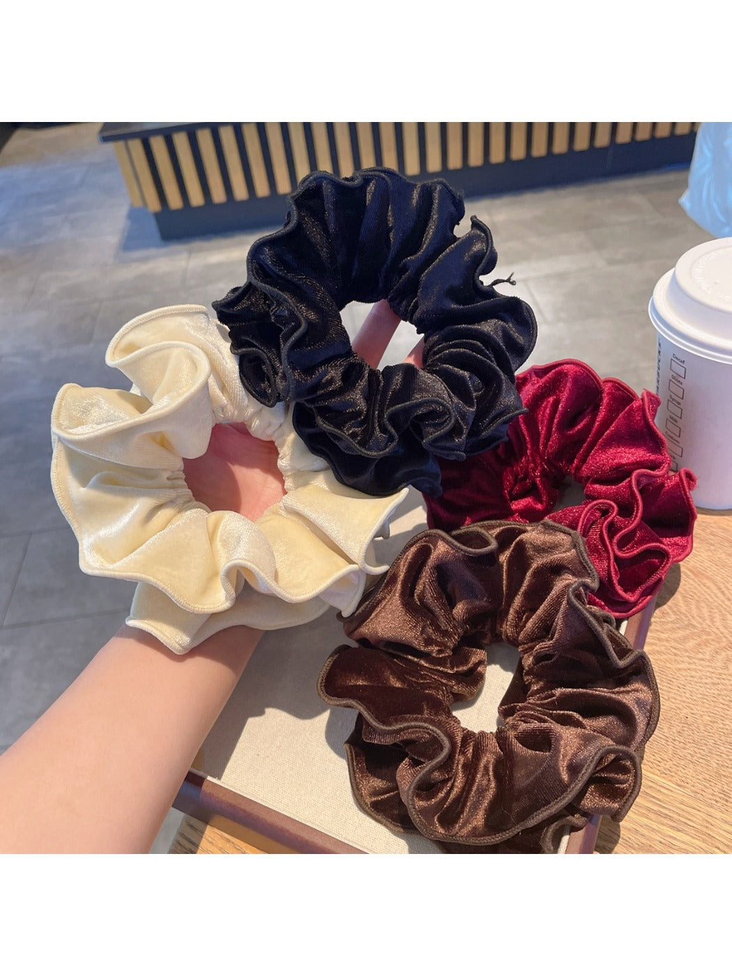 Gifty - Minimalist Solid Color Wave Scrunchies