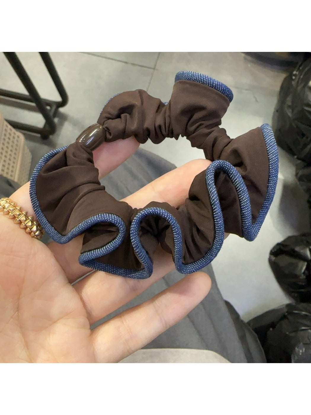 Gifty - Elegant Simple Colored Edge Scrunchie