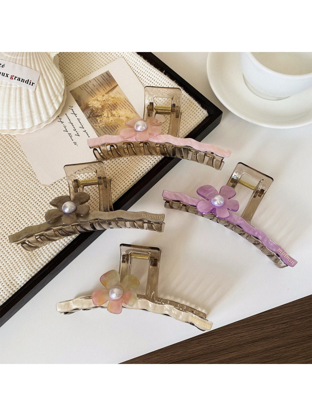 Beau - Sweet Floral Wave Shape Hair Styling Claw Clip