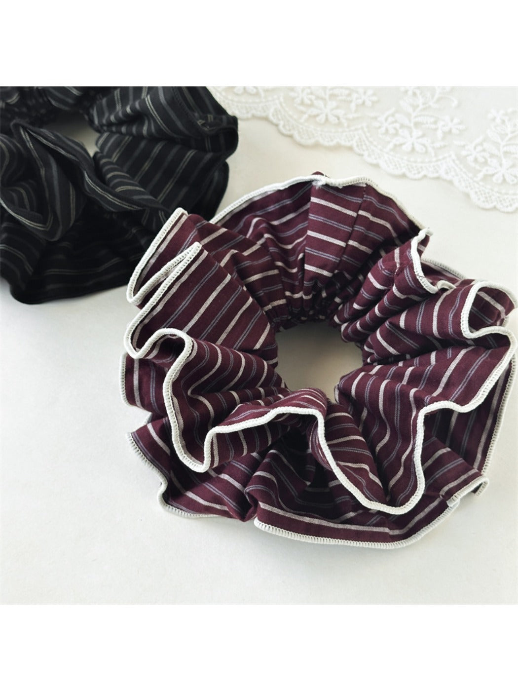 Gifty - Fashionable Striped Hair Scrunchie