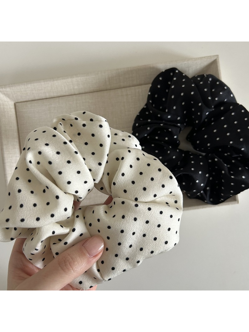 Gifty - Vintage Polka Dot Minimalist Scrunchie