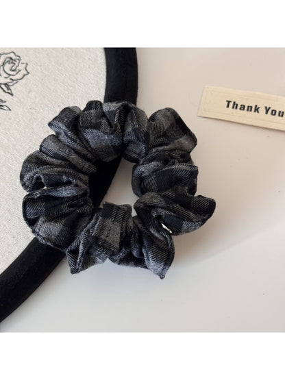 Gifty - Floral Bud Plaid Hair Scrunchie