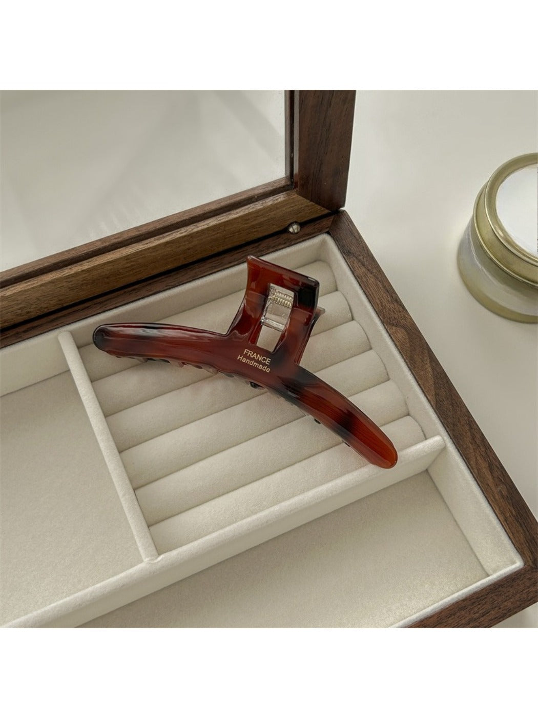 Beau claw clip shown with packaging box featuring brand logo and minimalist design