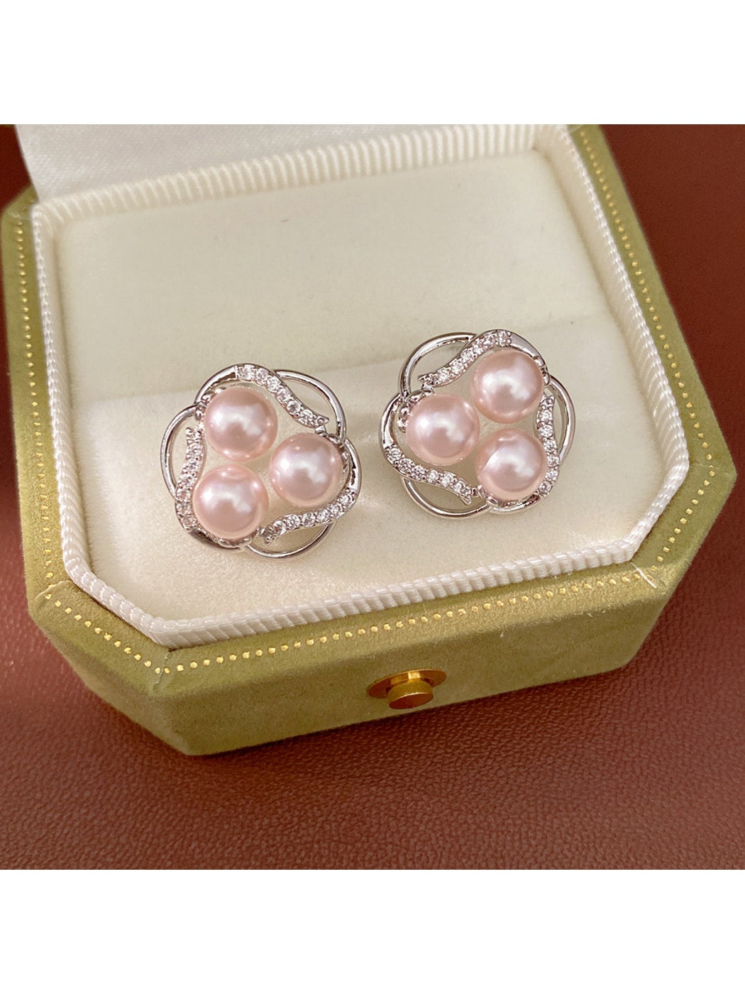 Earedge - Round Openwork Floral Stud Earrings